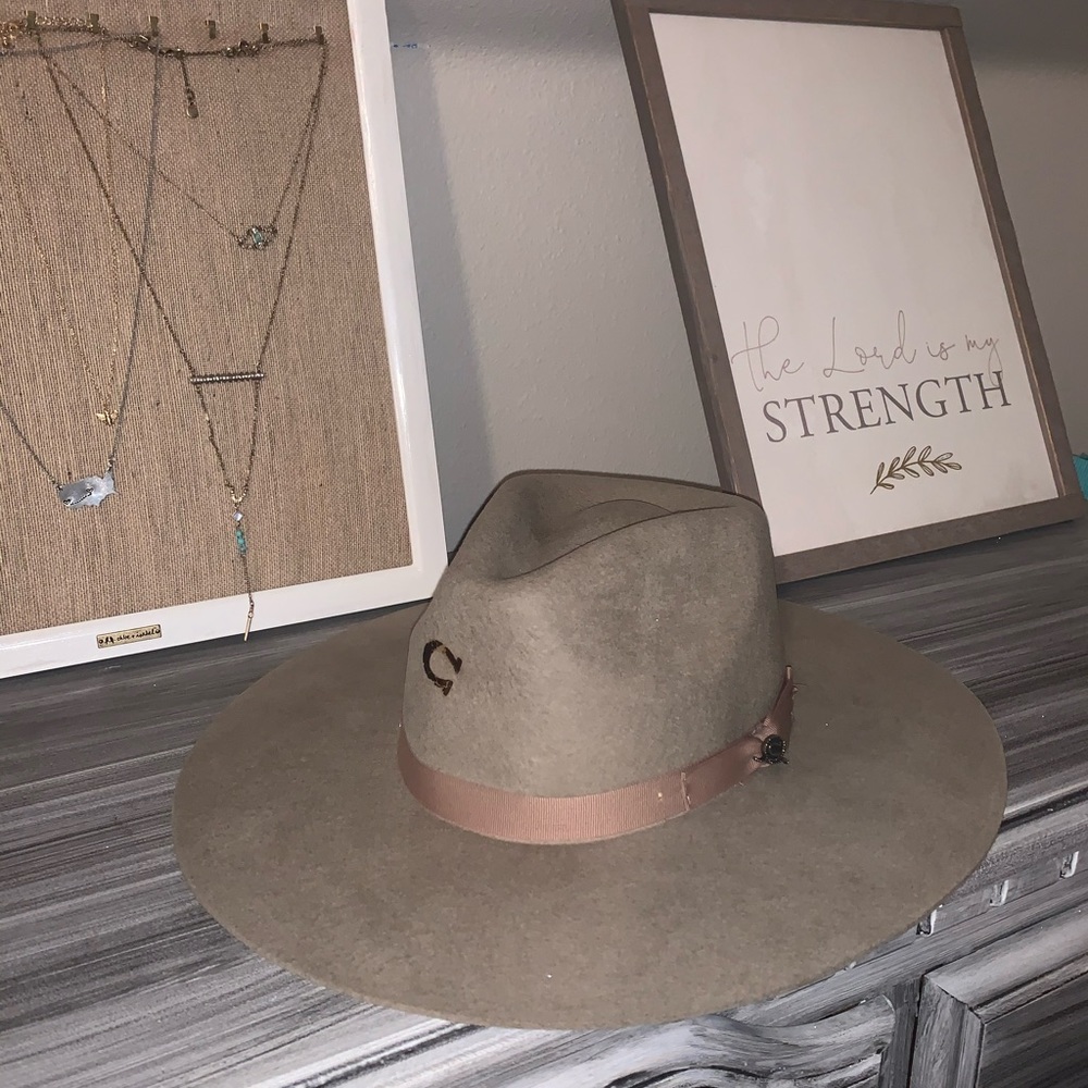 Charlie 1 horse hat